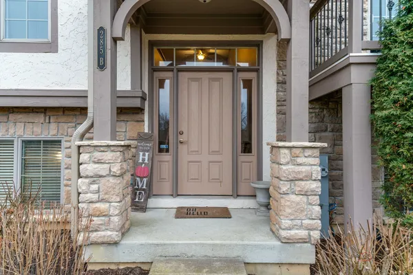 $425,900 | 285 Regency Court, Unit B, Wauconda, IL 60084