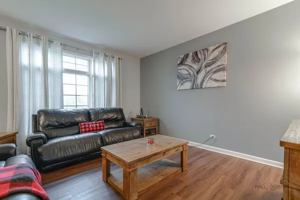 $425,900 | 285 Regency Court, Unit B, Wauconda, IL 60084