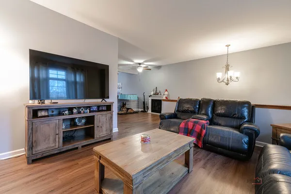 $425,900 | 285 Regency Court, Unit B, Wauconda, IL 60084