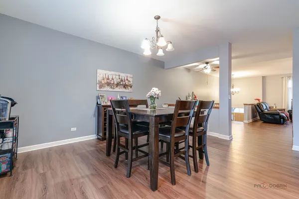 $425,900 | 285 Regency Court, Unit B, Wauconda, IL 60084