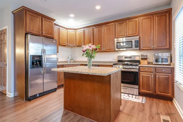 $425,900 | 285 Regency Court, Unit B, Wauconda, IL 60084