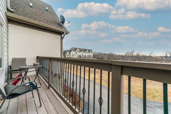 $425,900 | 285 Regency Court, Unit B, Wauconda, IL 60084