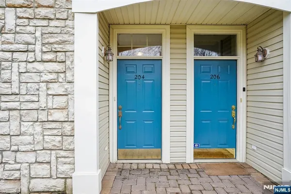 $689,000 | 204 Edmonton Court, Unit 67, Livingston, NJ 07039