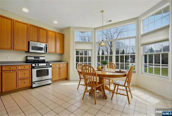 $689,000 | 204 Edmonton Court, Unit 67, Livingston, NJ 07039