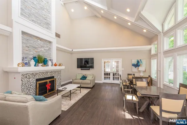 $689,000 | 204 Edmonton Court, Unit 67, Livingston, NJ 07039