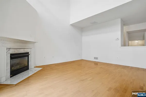 $689,000 | 204 Edmonton Court, Unit 67, Livingston, NJ 07039