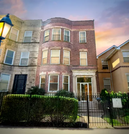 $2,200 | 3536 South Prairie Avenue, Unit 1, Chicago, IL 60653