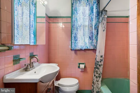 $285,000 | 2712 South Iseminger Street, Philadelphia, PA 19148