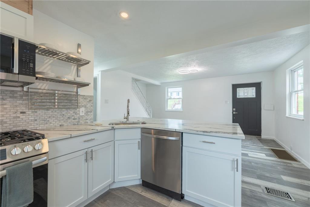 1316 Barkley Road McKeesport, PA 15133 - Photo 11 of 31