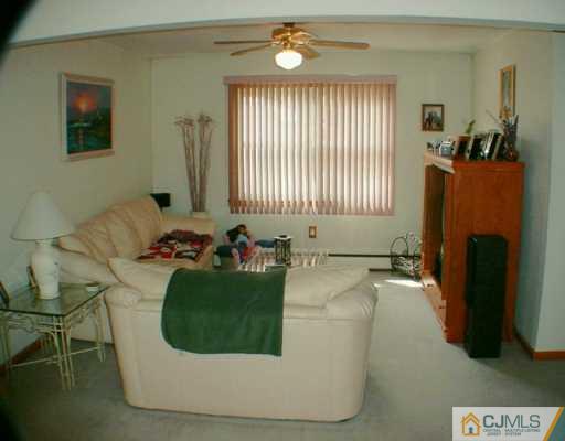 28 West Stony Road Edison, NJ 08817 - Photo 2 of 8