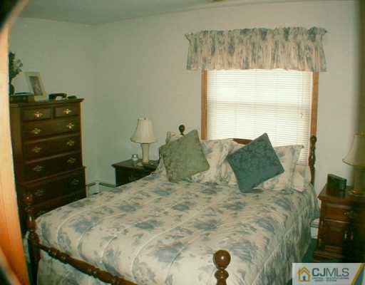 28 West Stony Road Edison, NJ 08817 - Photo 5 of 8