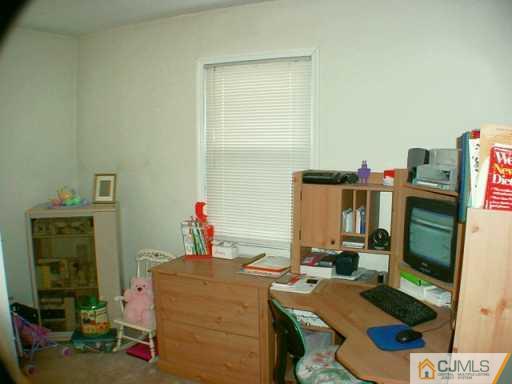 28 West Stony Road Edison, NJ 08817 - Photo 7 of 8