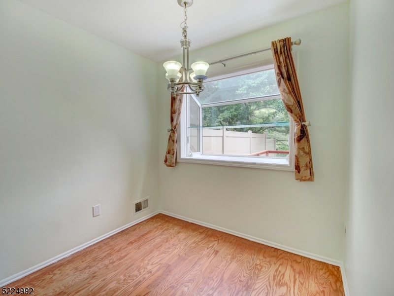 402 Marten Road Princeton, NJ 08540 - Photo 10 of 19 Gallery Image 10
