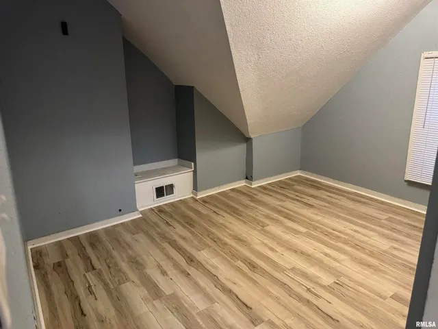 $1,200 | 105 6th Avenue, Moline, IL 61265