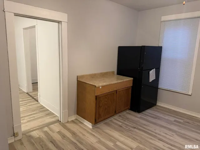 $1,200 | 105 6th Avenue, Moline, IL 61265