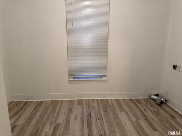 $1,200 | 105 6th Avenue, Moline, IL 61265