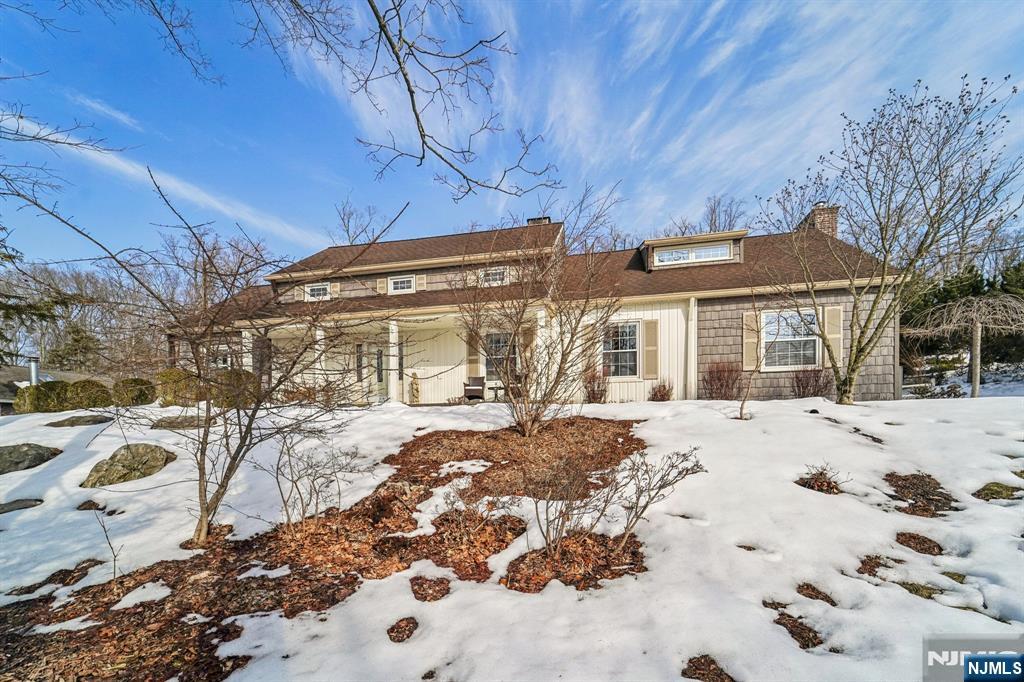 406 Indian Road Wayne, NJ 07470 - Photo 2 of 41 a view of a dinning table and chairs in the patio