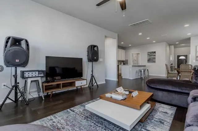 $2,500 | 7516 Saginaw Drive, Manor, TX 78653