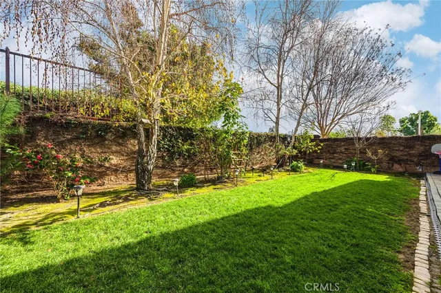 a view of a house with backyard