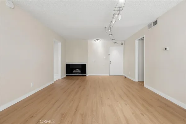 $630,000 | 125 South Sierra Madre Boulevard, Unit 104, Pasadena, CA 91107