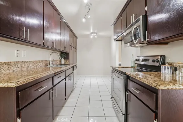 $630,000 | 125 South Sierra Madre Boulevard, Unit 104, Pasadena, CA 91107