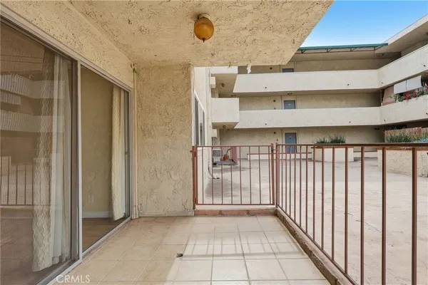 $630,000 | 125 South Sierra Madre Boulevard, Unit 104, Pasadena, CA 91107
