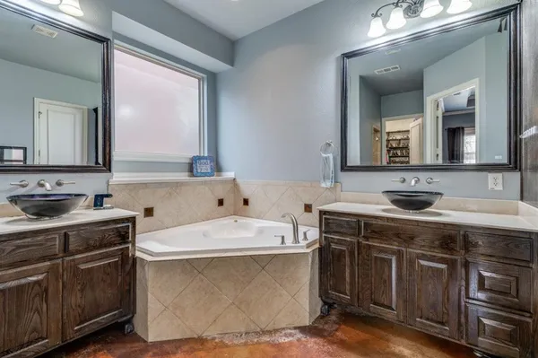 $880,000 | 4353 Crestwood Court, Grapevine, TX 76051