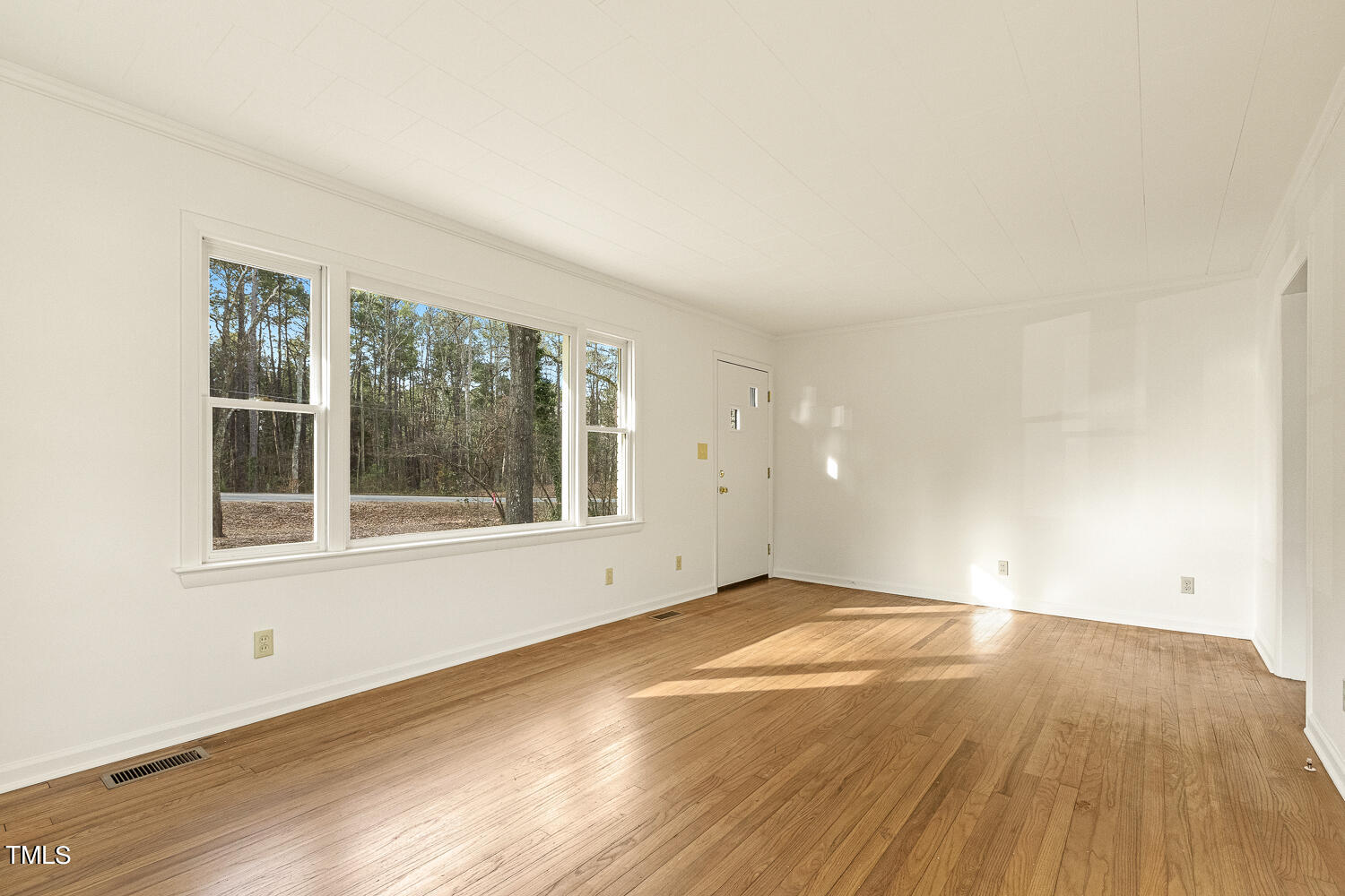 2617 Glover Road Durham, NC 27703 - Photo 7 of 29 009