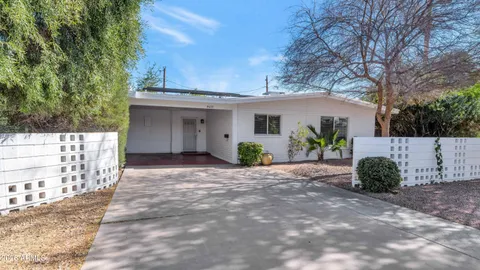 a view of a house with backyard and trees