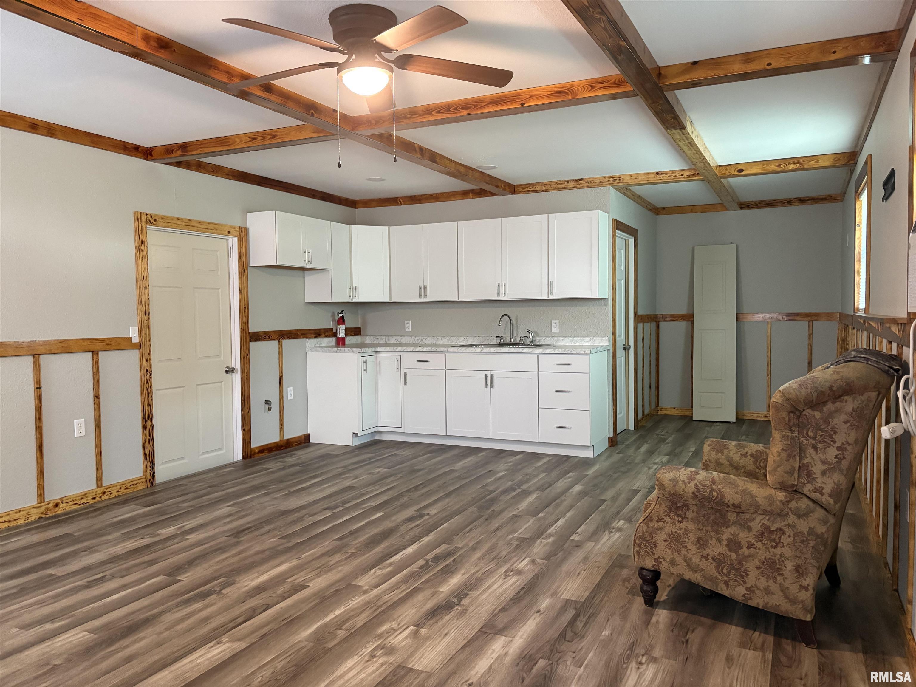 635 Starr Street Nokomis, IL 62075 - Photo 10 of 14