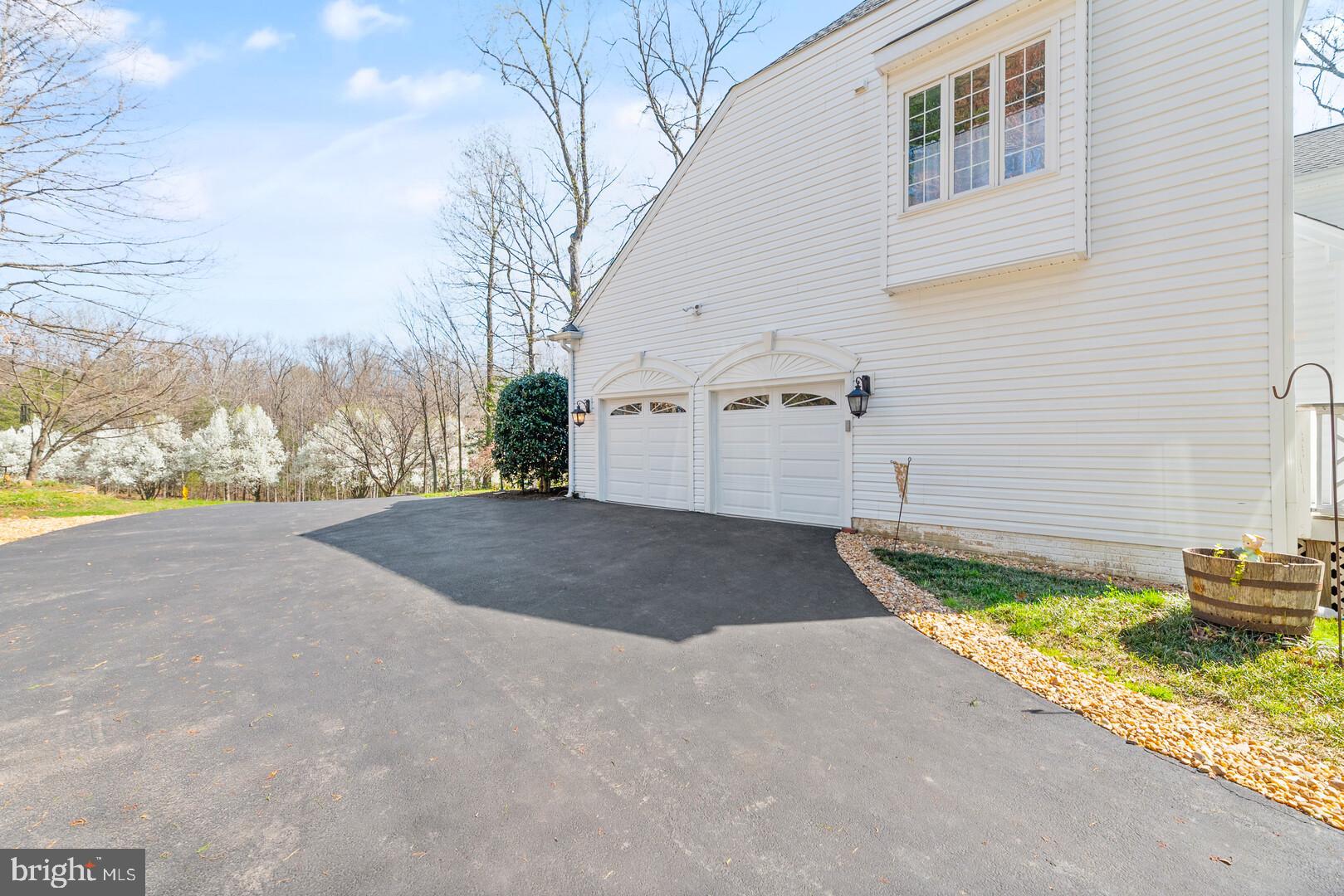 12040 Coloriver Road Manassas, VA 20112 - Photo 8 of 65 Gallery Image 8