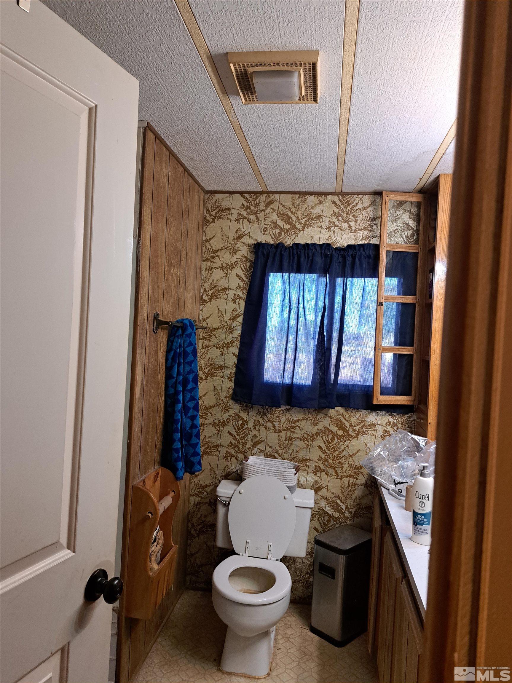 4737 Solias Road Fallon, NV 89406 - Photo 6 of 9 a bathroom with a toilet a sink and mirror