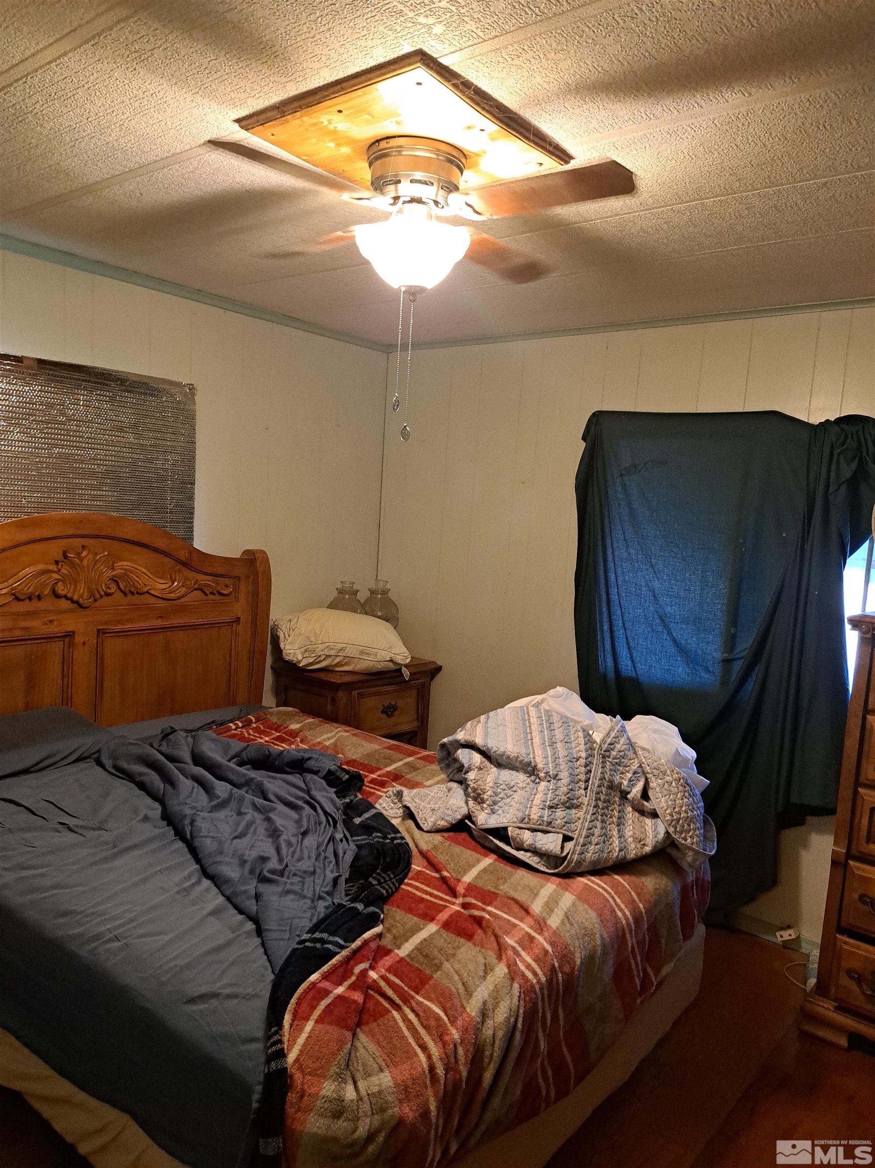 4737 Solias Road Fallon, NV 89406 - Photo 7 of 9 a bedroom with two bed and a lamp