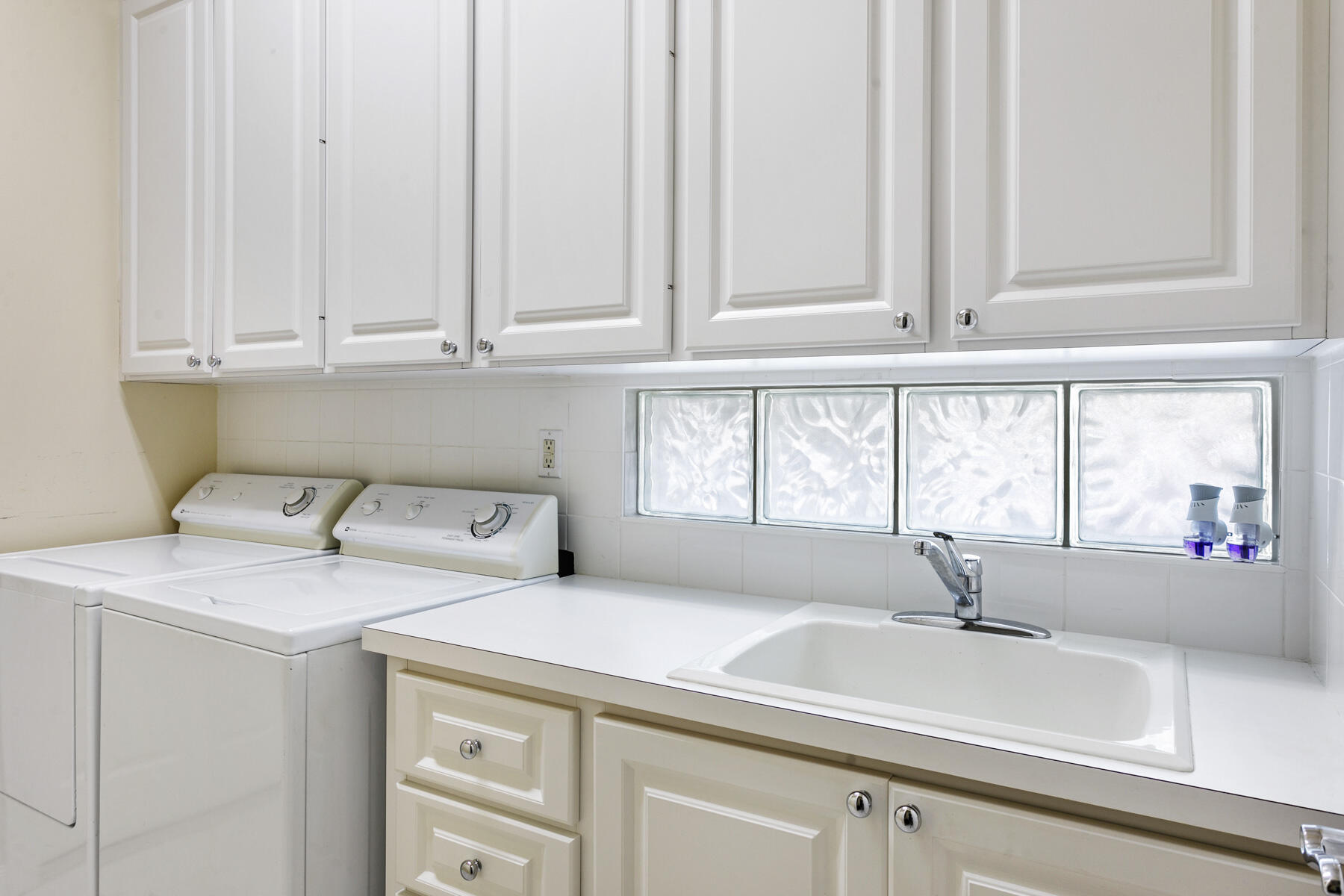7877 Red River Road West Palm Beach, FL 33411 - Photo 32 of 52 Laundry