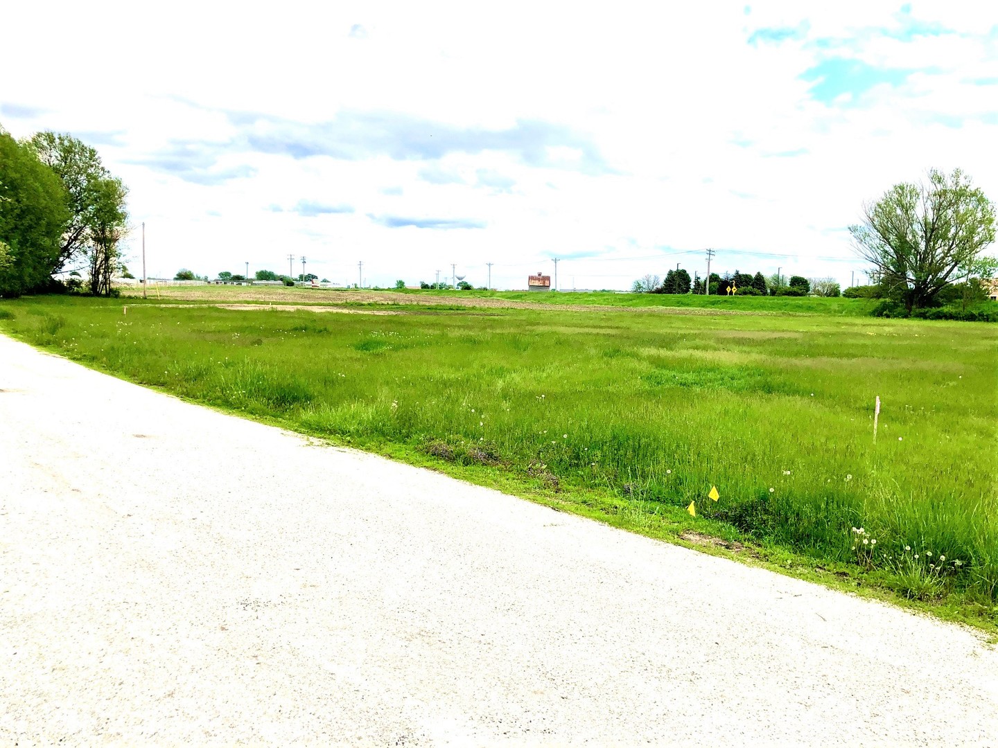 743 Us Rt 6 LaSalle, IL 61301 - Photo 5 of 10 a view of a golf course with a garden