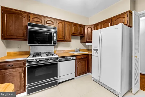 $199,500 | 4 Cross Keys Road, Unit 4E, Baltimore, MD 21210