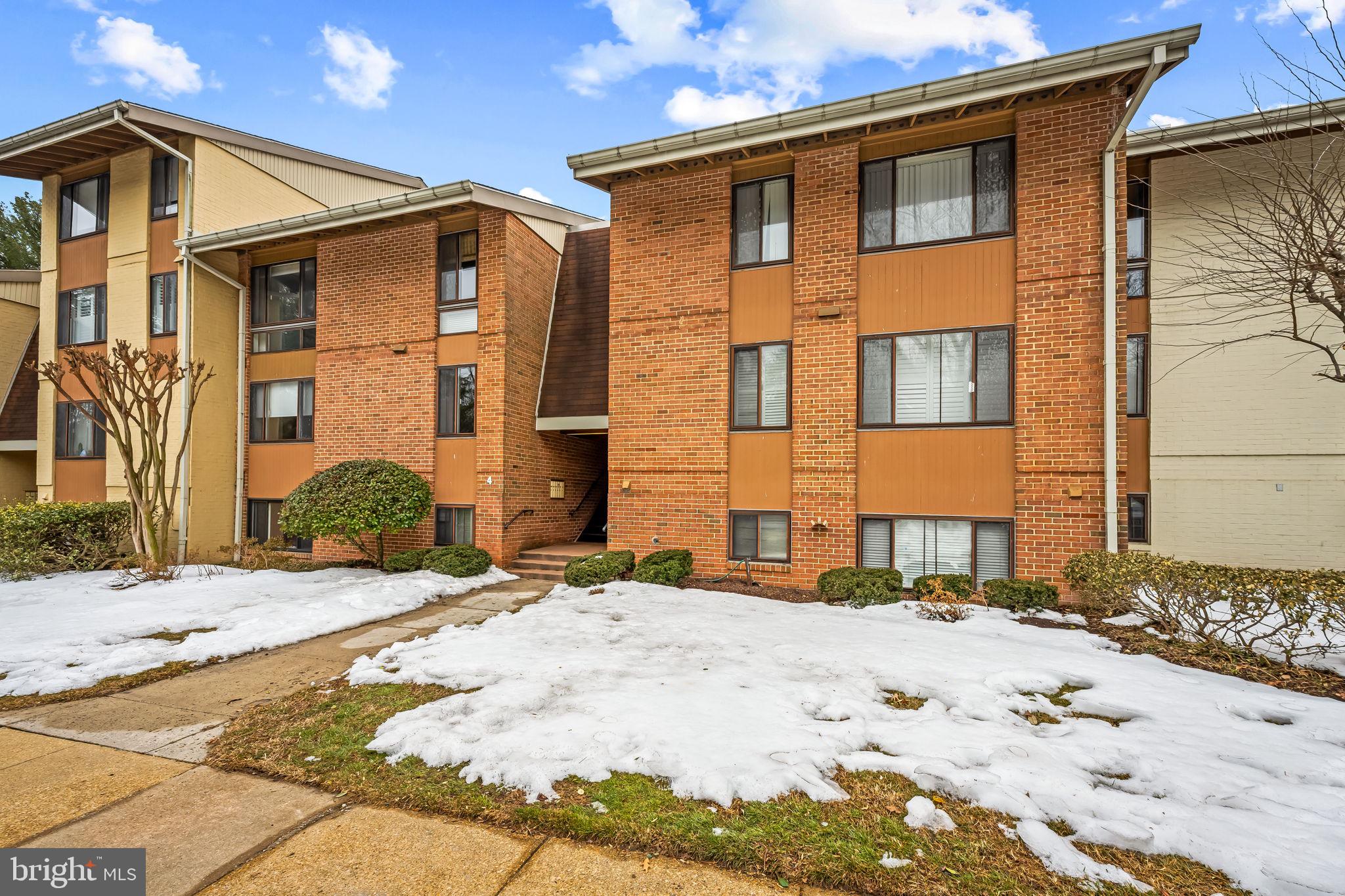 4 Cross Keys Road, Unit 4E Baltimore, MD 21210 - Photo 12 of 17 plenty of parking in the community!