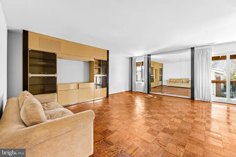 $199,500 | 4 Cross Keys Road, Unit 4E, Baltimore, MD 21210