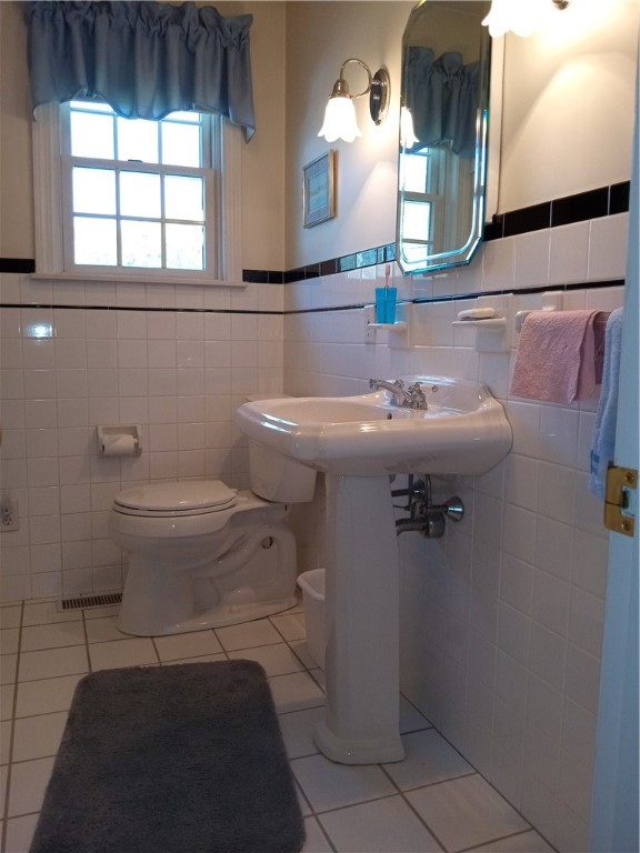 11 Cedar Island Road Narragansett, RI 02882 - Photo 9 of 10