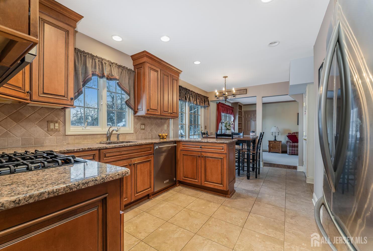 202 Daval Road Hillsborough, NJ 08844 - Photo 10 of 58