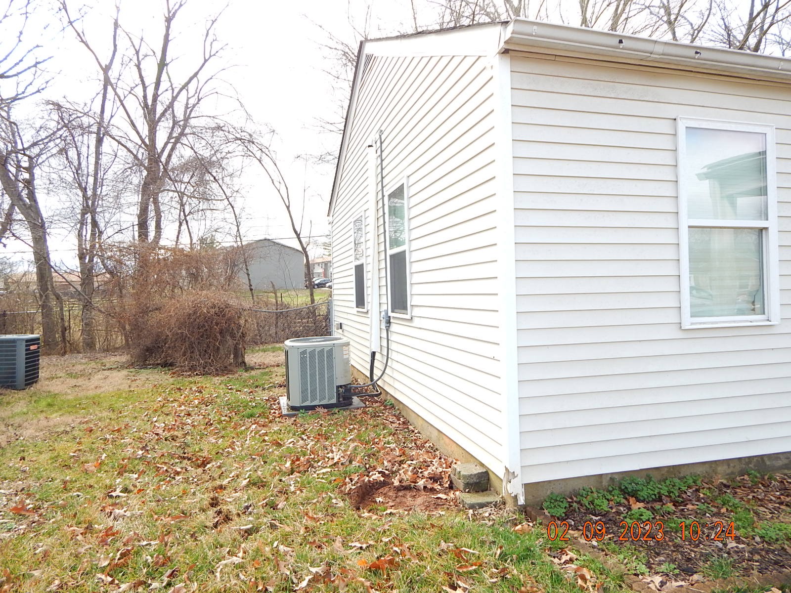 238 Burch Road Clarksville, TN 37042 - Photo 22 of 23 a backyard of a house with lots of green space