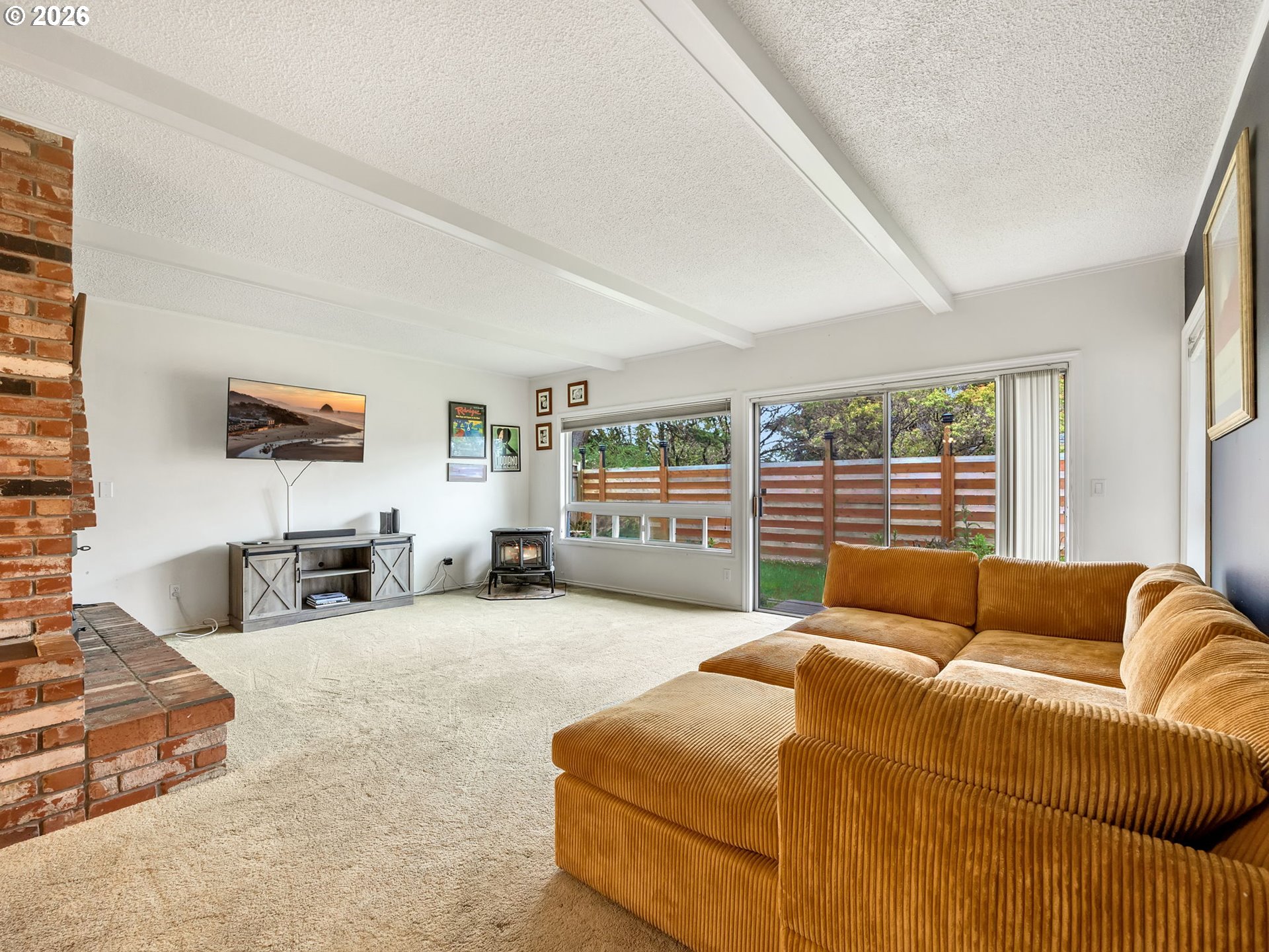 364 Alpine Street Seaside, OR 97138 - Photo 11 of 30 Living Room
