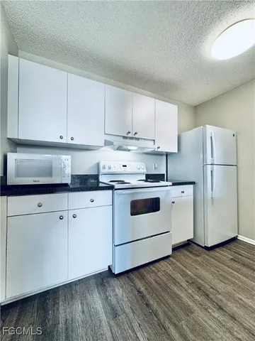 $1,200 | 3407 Winkler Avenue, Unit 308, Fort Myers, FL 33916