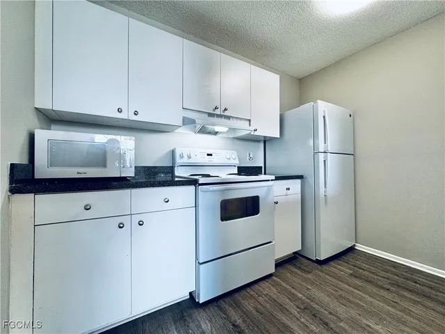 $1,200 | 3407 Winkler Avenue, Unit 308, Fort Myers, FL 33916