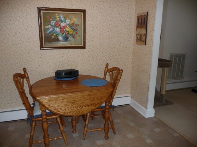 3022 Grandin Road Southwest Roanoke, VA 24018 - Photo 5 of 71 eat-in kitchen