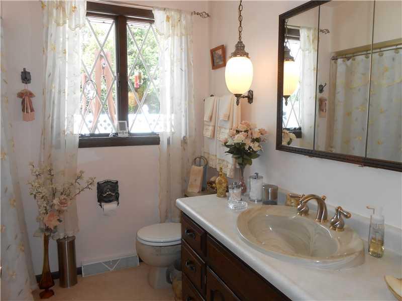 461 Sankey Hill Road New Castle, PA 16101 - Photo 15 of 25 Full Bath.