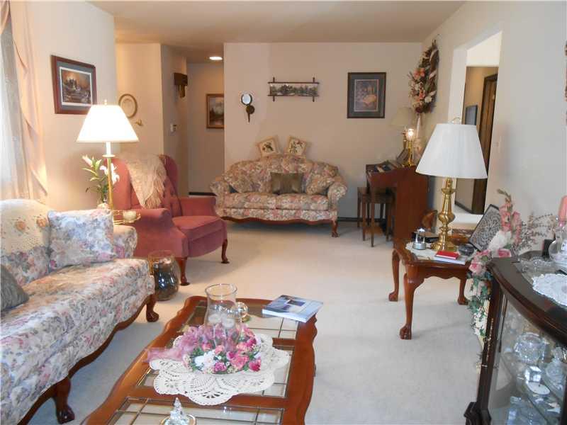 461 Sankey Hill Road New Castle, PA 16101 - Photo 10 of 25 Living Room.