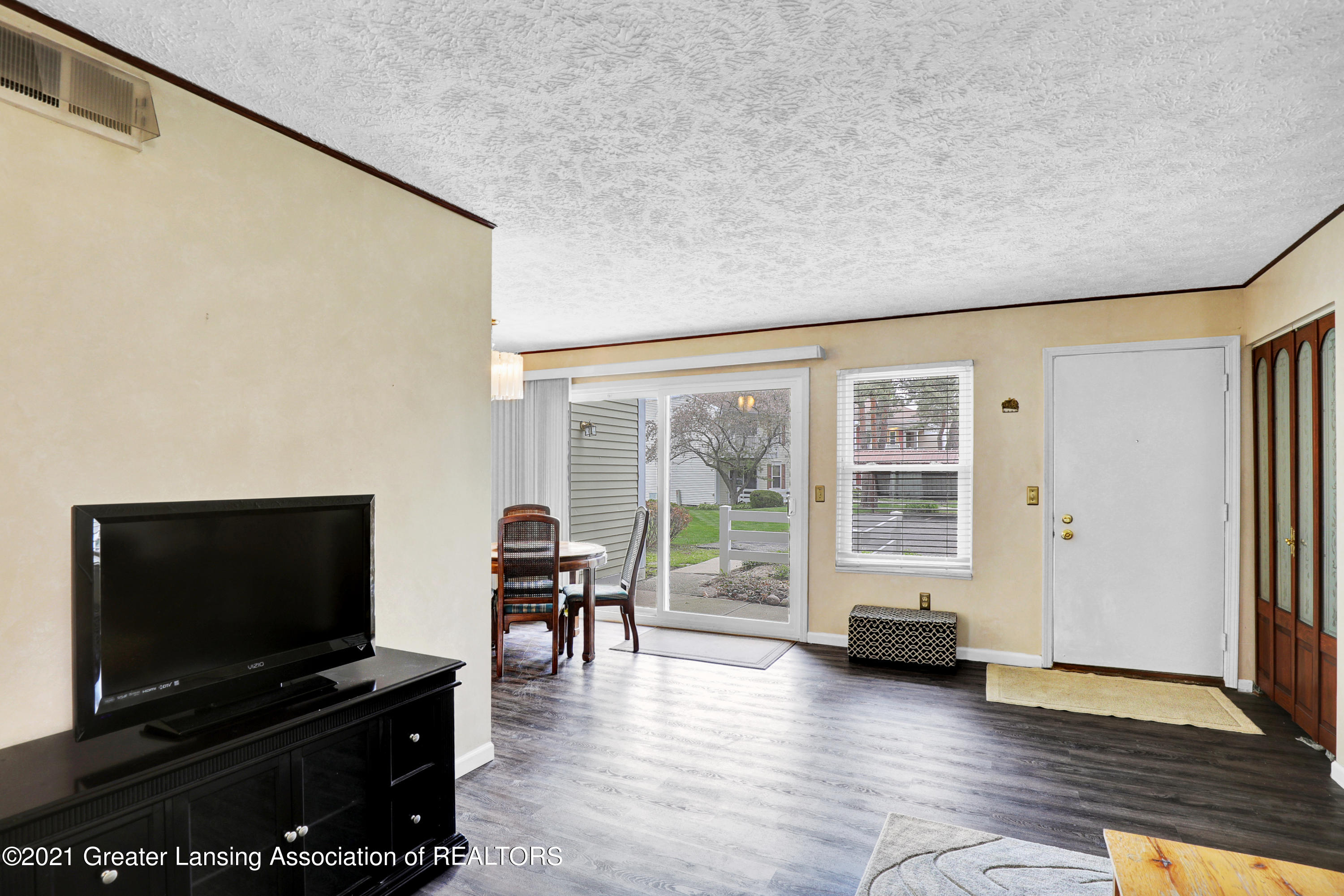 2044 Hamilton Road Okemos, MI 48864 - Photo 6 of 18 9I3A9439