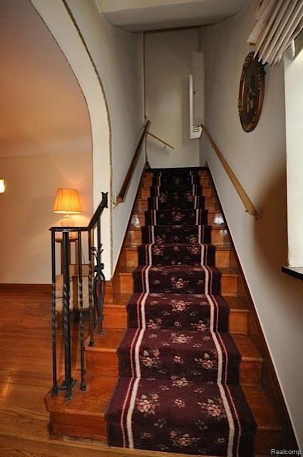 5295 Harvard Road Detroit, MI 48224 - Photo 4 of 31 Harvardstairs.jpg