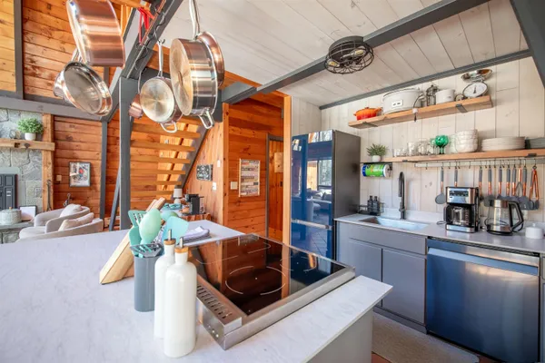 $725,000 | 250 Valley View Road, West Dover, VT 05356